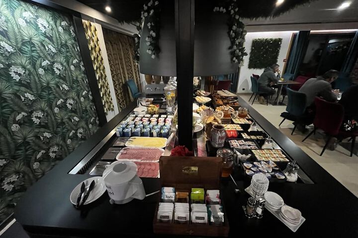 Dining 56 of 65