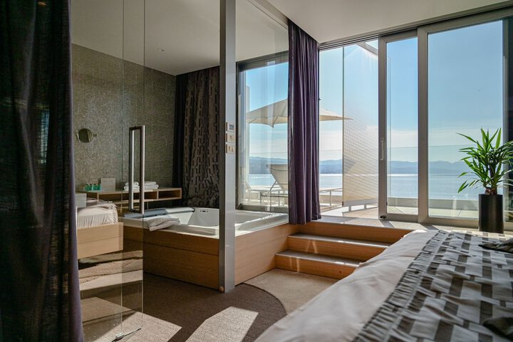 Room 33 of 56