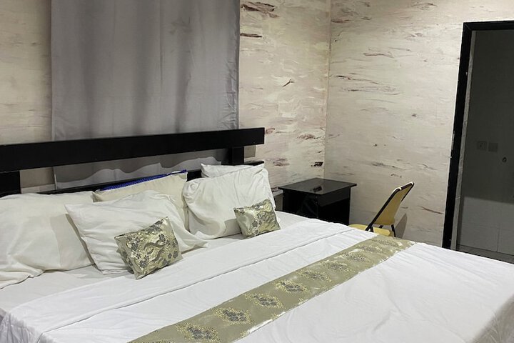 Room 3 of 11