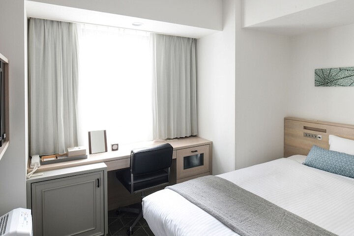 Room 4 of 90