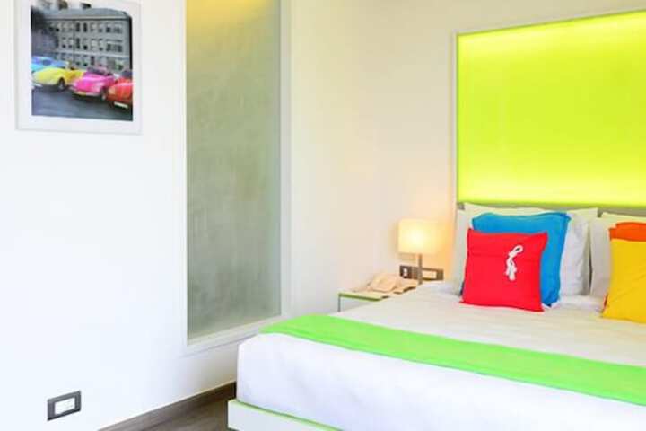 Room 13 of 33