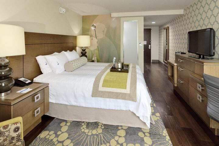 1 King Bed (8 of 8)