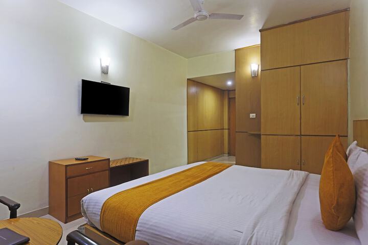 Room 25 of 99