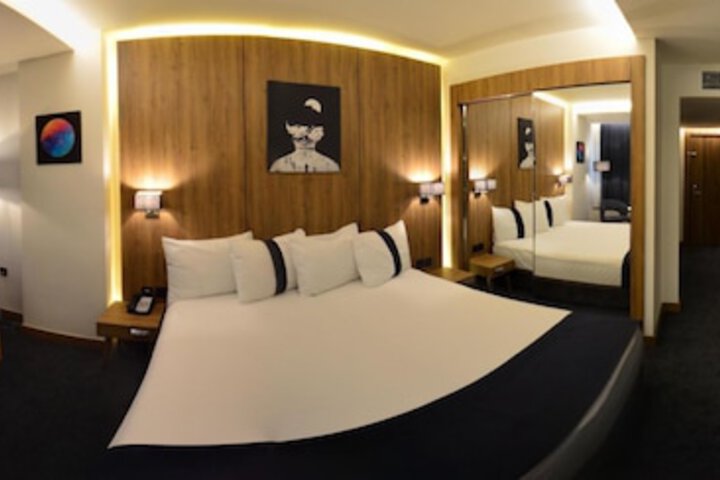 Room 6 of 36