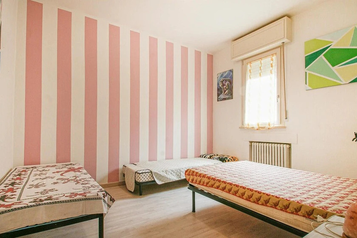 Room 5 of 12