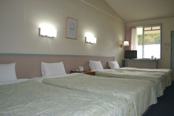 Room 8 of 35