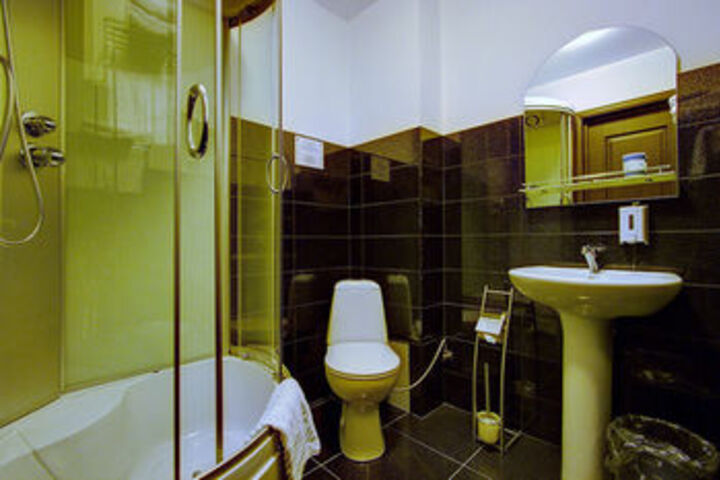 Room 4 of 25