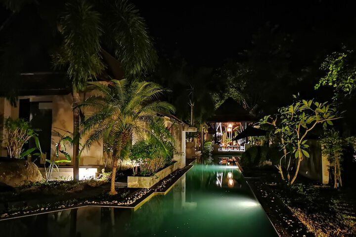 Hotel Pool