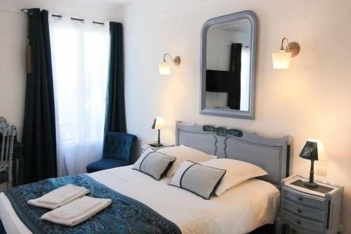 Room 4 of 164
