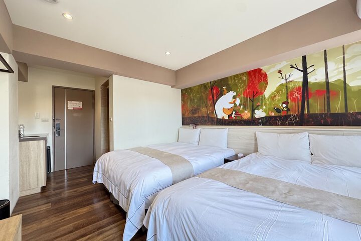 Room 9 of 16