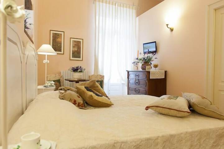 Room 10 of 27