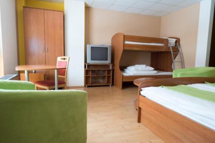 Room 4 of 12