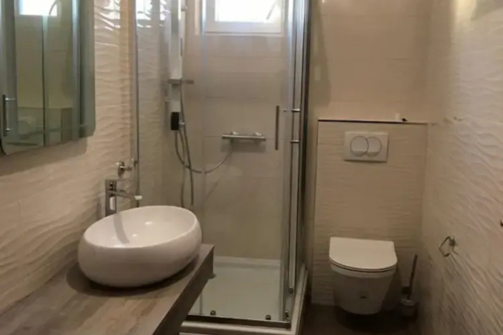 Room 8 of 13