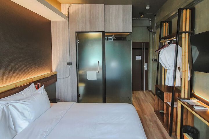 Room 43 of 98