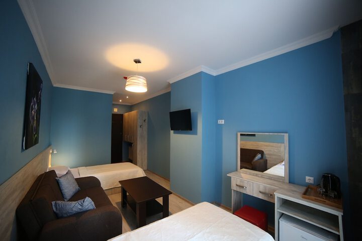 Room 10 of 48