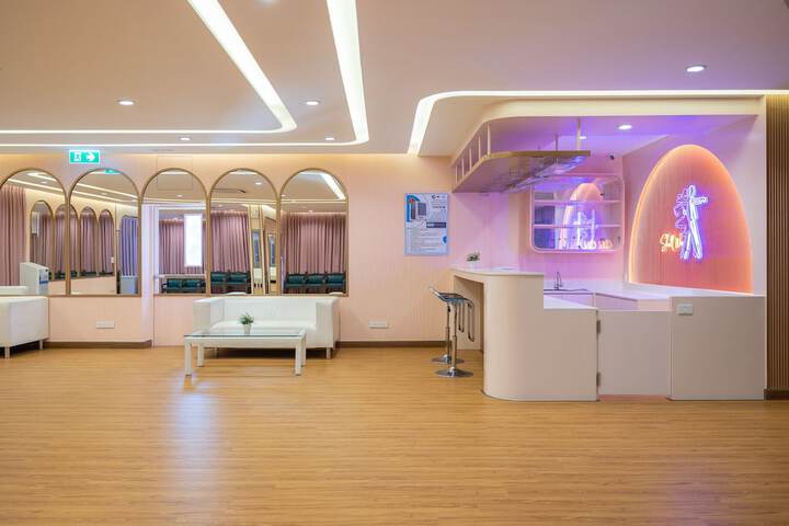 Ballroom/Hall 108 of 159