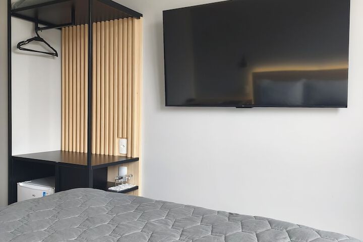 Room 32 of 43