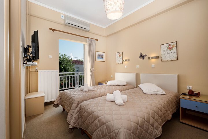 Room 10 of 38