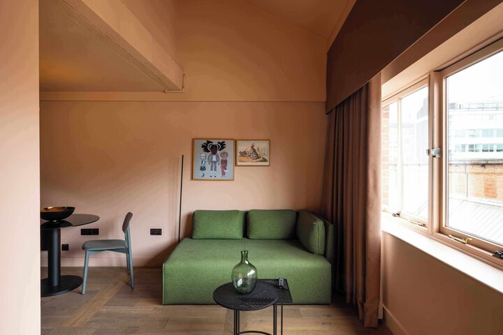 Room 26 of 102