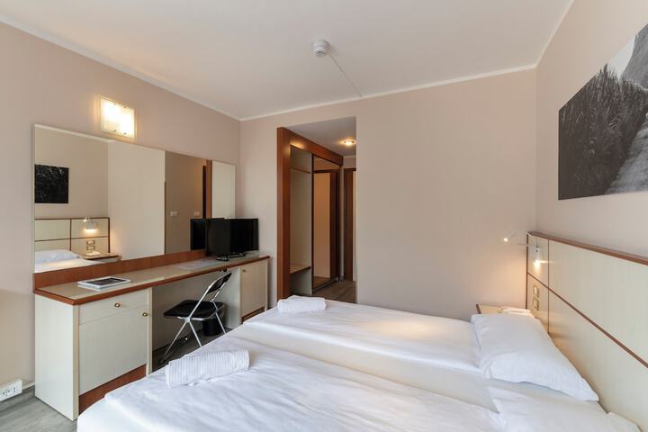 Room 8 of 110