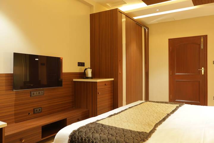 Room 14 of 65