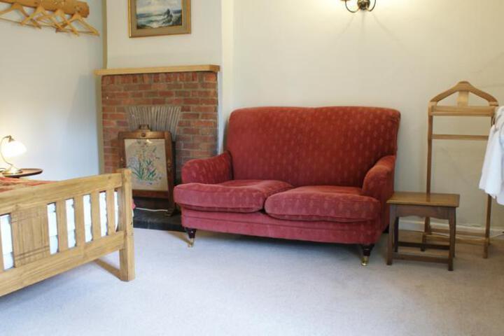 THE GATE INN