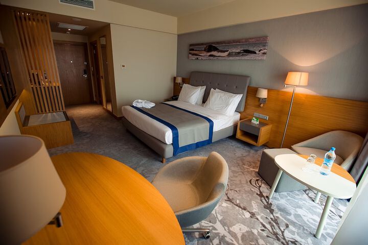 Room 10 of 84
