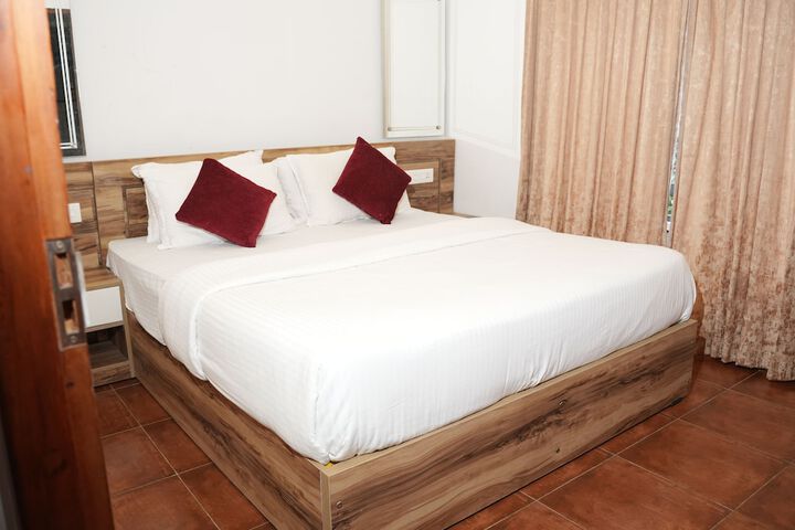 Room 2 of 33