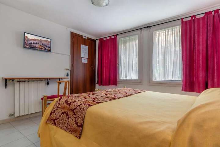Room 7 of 65