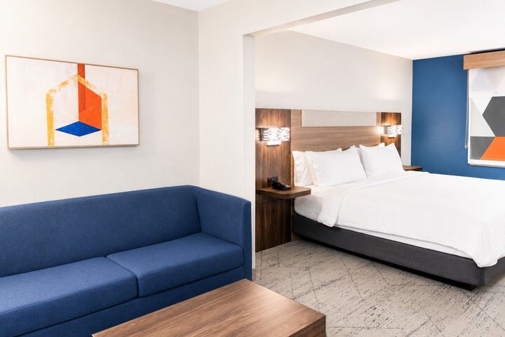 Room 33 of 107