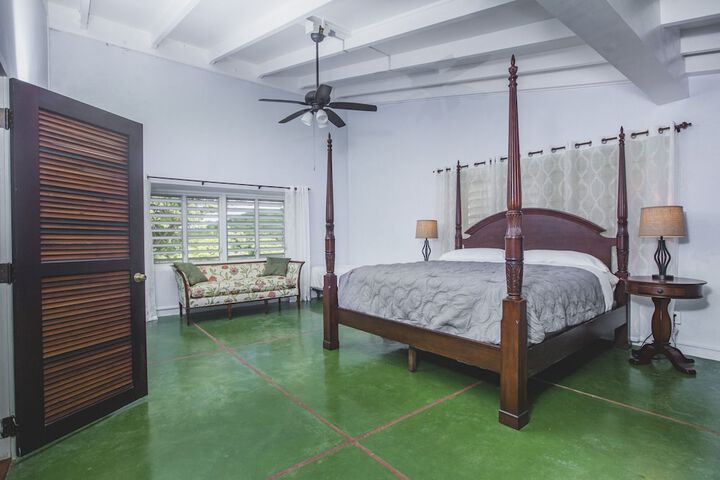Room 3 of 65