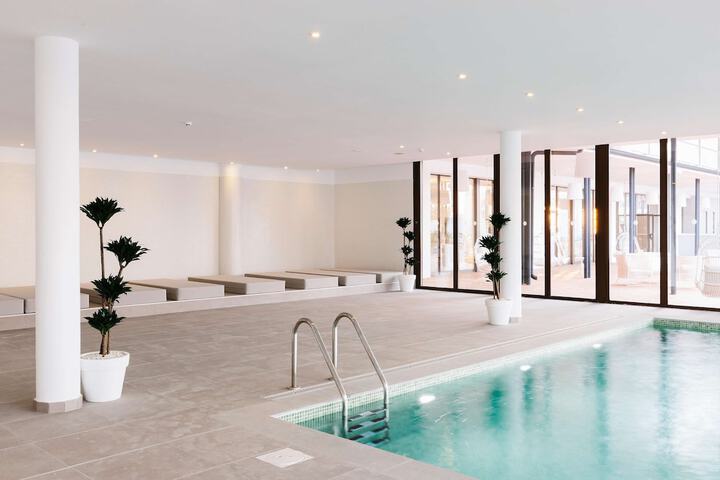 Hotel Pool