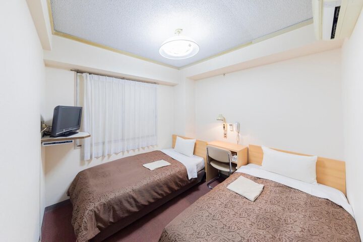 Room 10 of 31