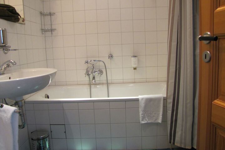Room 19 of 46