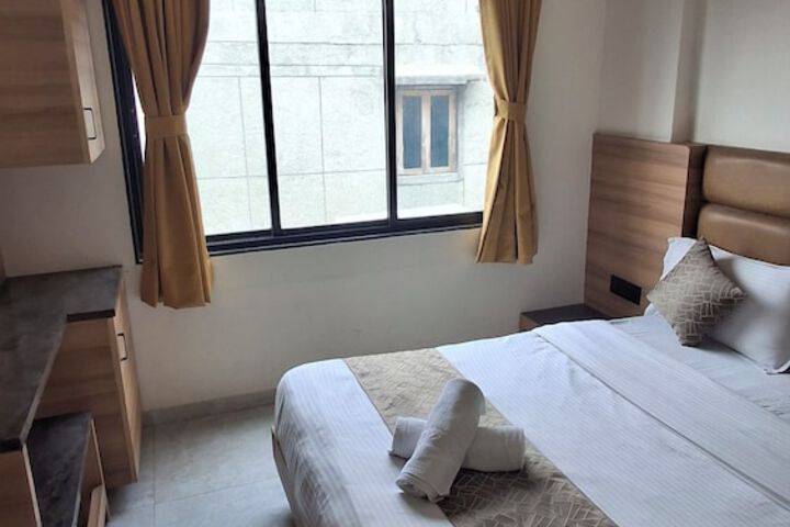 Room 13 of 33
