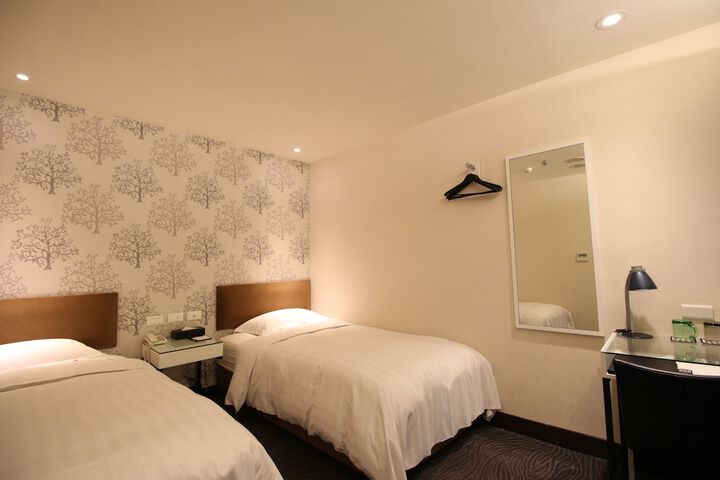 Room 14 of 65