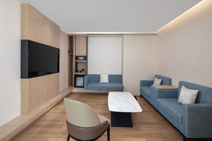 Room 4 of 12