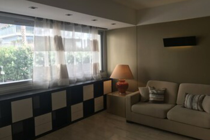 Room 8 of 18