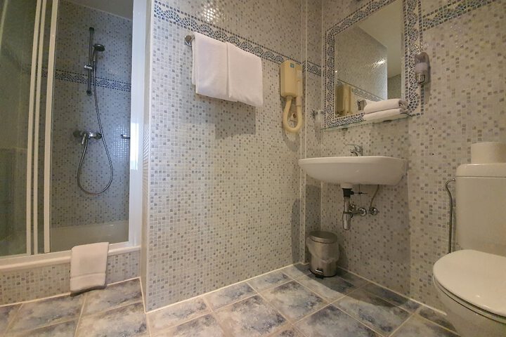 Room 48 of 59