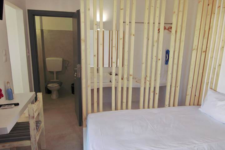 Room 9 of 32