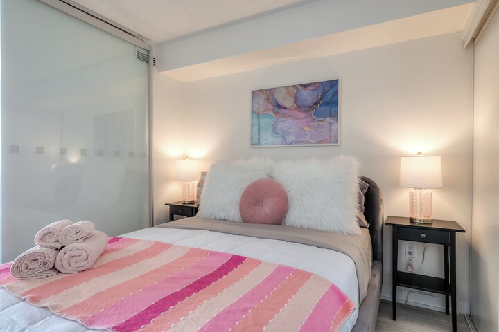 Room 5 of 32