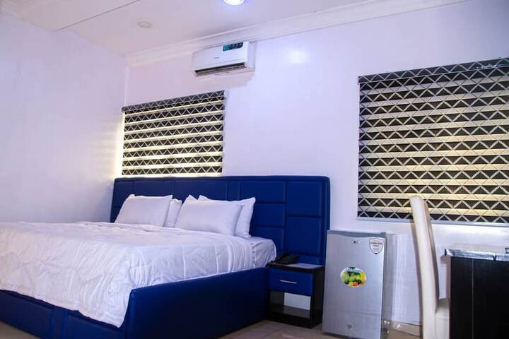 Room 4 of 15