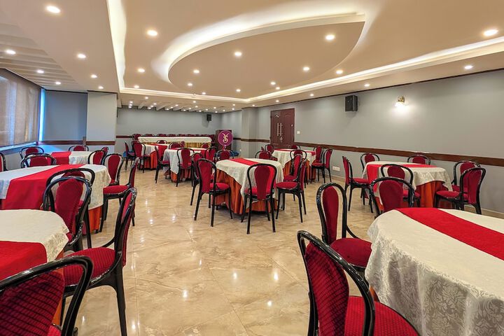 Ballroom/Hall 66 of 75