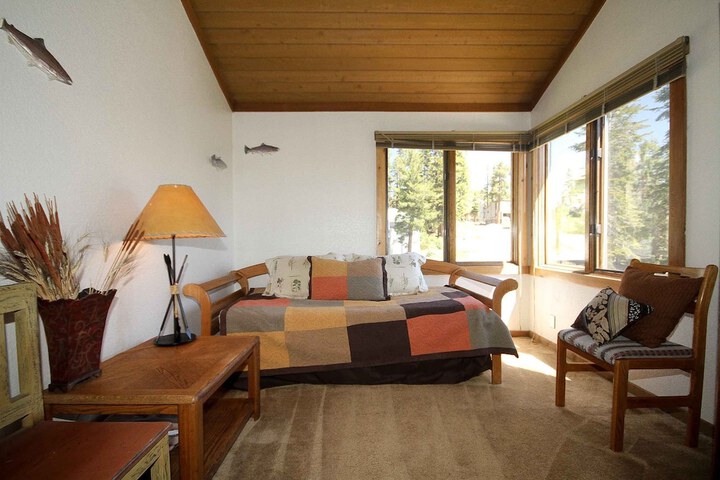 Room 3 of 40