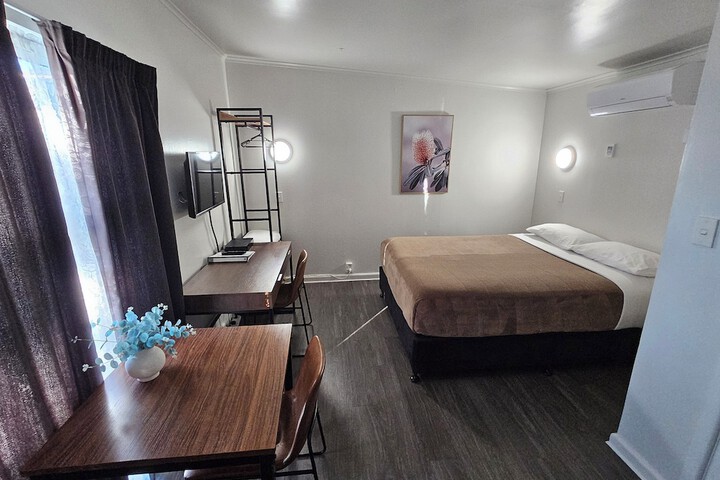Room 10 of 16