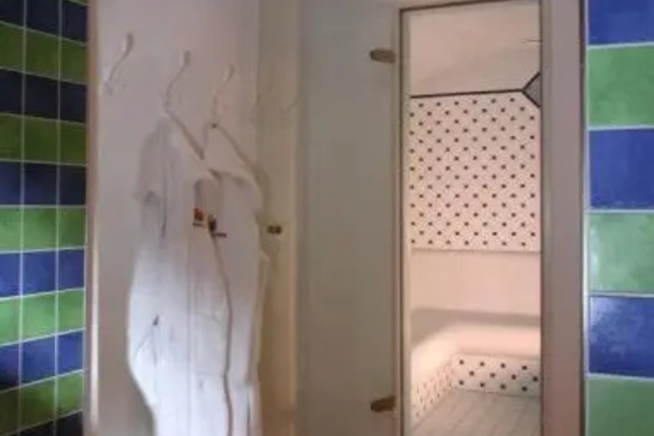 Room 14 of 14