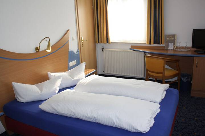 Room 10 of 42