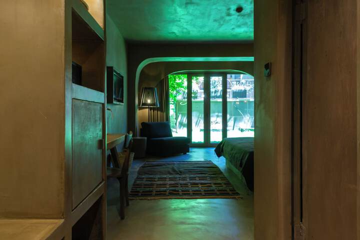 Room 40 of 142