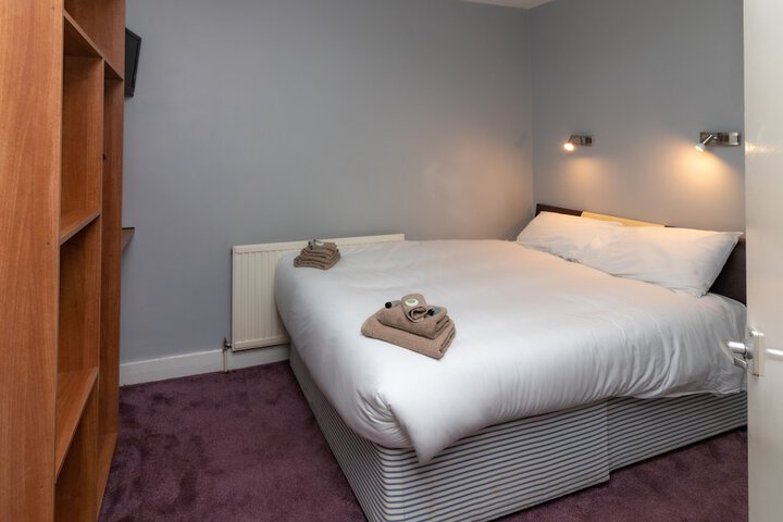 Room 2 of 17