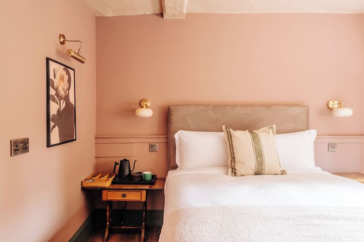 Room 3 of 160